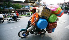 Nhà báo Mỹ 'thán phục' kỹ năng đi xe máy của người Việt