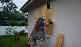 Florida sắp hứng bão mới