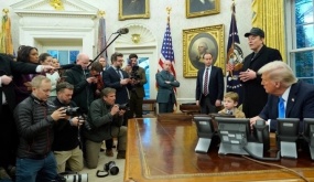Báo chí Mỹ phá vỡ truyền thống trăm năm với Tổng thống Trump