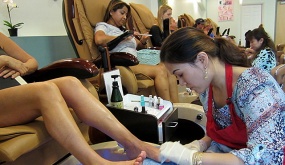 Người Việt làm nail ở Mỹ: 'Ma lực' khủng khiếp, dính vào thì khó rút chân ra