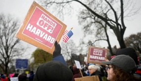 Tương lai mờ mịt của Harvard khi đối đầu chính quyền Trump