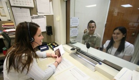 8 dấu hiệu cơ thể dễ bị nghi ngờ nói dối khi phỏng vấn visa Mỹ
