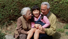 Vì người già...không còn mẹ để thương nữa