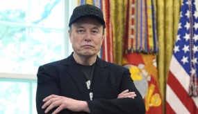 Musk mất gần 100 tỷ USD một ngày vì đấu khẩu với ông Trump