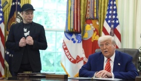 Rủi ro kinh doanh khi Musk đấu khẩu với ông Trump