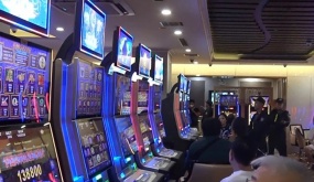 Doanh nhân, ca sĩ thua hàng triệu USD tại King Club như thế nào