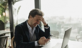 Nghịch lý người Mỹ lương cao vẫn 'tiền về là hết'