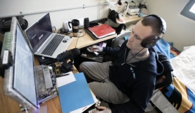 Mua được nhà, nhận lương 'khủng' từ trong tù