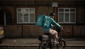 Thạc sĩ, kỹ sư làm shipper 'nô lệ' tại Anh