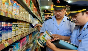 Vụ thu giữ hơn 11.000 tấn sữa pha melamine khiến 6 trẻ tử vong, 300.000 trẻ bị bệnh: Phụ huynh hoang mang giữa 'ma trận' sữa giả