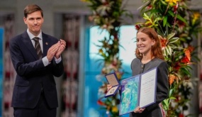 Con gái thay mẹ nhận giải Nobel Hòa bình