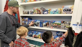 Những cửa hàng Giáng sinh ảm đạm ở Mỹ