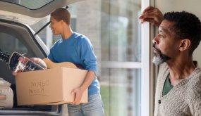 Ngày càng nhiều người trẻ Mỹ cắt liên lạc với bố mẹ