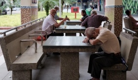 Trầm cảm tuổi già bởi những đứa con 'ký sinh'