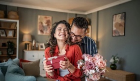 Cạm bẫy sau trào lưu 'bạn trai cung phụng'