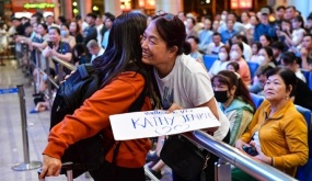 Những Việt kiều chắt chiu cả năm để về Tết