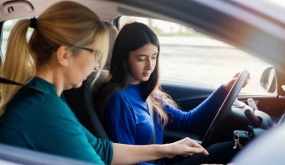 Thế hệ 'hoàng tử ghế phụ' từ chối cầm vô lăng