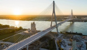 Tỷ phú muốn ngăn cầu biên giới Mỹ - Canada bằng mọi giá