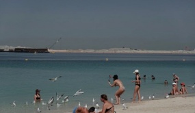 Vỏ bọc bình thường của giới siêu giàu Dubai dưới tên lửa