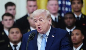 Ông Trump: NATO 'hèn nhát'