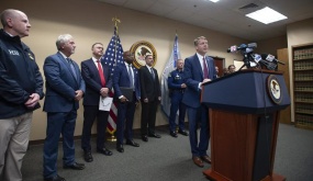 Đường dây hoang báo bị cướp để được cấp visa ở lại Mỹ