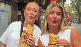 'Stand banh mi' tạo cơn sốt bánh mì vỉa hè Việt Nam