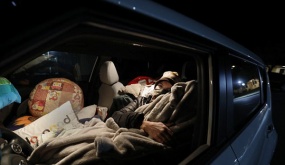 Sự thật vì sao Việt kiều thường ngủ ở xe hơi?