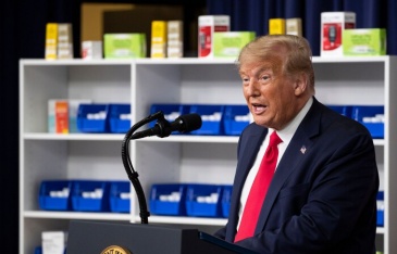 Ông Trump ký sắc lệnh giúp giảm giá thuốc tại Mỹ đến 90%