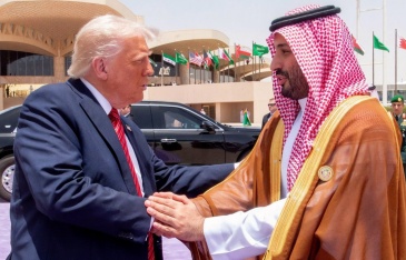 Khoảnh khắc tạm biệt gây sốt của ông Trump và Thái tử Arab Saudi