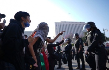 Người Los Angeles bất bình, phẫn nộ với sức ép từ ông Trump