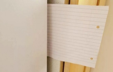 Tại sao nên đặt tờ giấy vào cửa tủ lạnh khi trời nắng nóng?