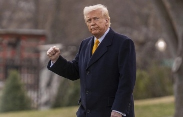 Ông Trump 'ra giá' nửa tỷ USD trong cuộc đấu với Harvard