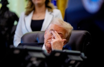 Dấu hiệu tuổi tác bắt đầu đè nặng lên ông Trump