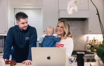 Phụ nữ Mỹ từ chối thăng tiến để sinh con sớm