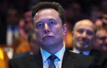 Elon Musk trở thành người đầu tiên trên thế giới có 700 tỷ USD