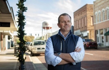 Ông chủ Mỹ dành 240 triệu USD để thưởng nhân viên trung thành