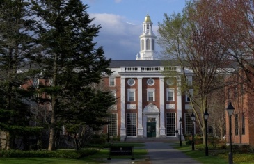 Mỹ cấm Đại học Harvard tuyển sinh viên quốc tế