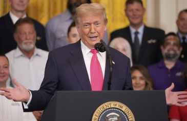 Ông Trump kể cuộc trò chuyện 'huyền thoại' với nữ bồi bàn