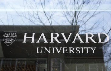 Chính phủ Mỹ dọa cắt toàn bộ kinh phí cho Harvard