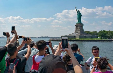 MỸ CÓ THỂ YÊU CẦU DU KHÁCH PHẢI NỘP TIỀN ĐẶT CỌC ĐẾN $15,000 KHI XIN VISA DU LỊCH
