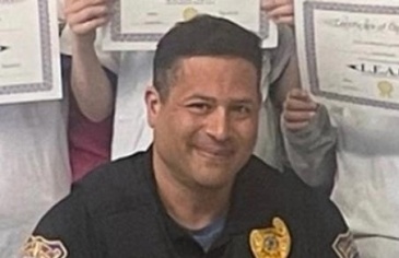 Cảnh sát Mỹ phớt lờ cuộc gọi 911 báo 'có nổ súng' để đi mua pizza