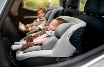 Gia đình bối rối với quy định 'ghế trẻ em trên ôtô' Gia đình bối rối với quy định 'ghế trẻ em trên ôtô'