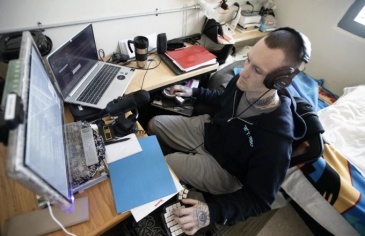 Mua được nhà, nhận lương 'khủng' từ trong tù Mua được nhà, nhận lương 'khủng' từ trong tù