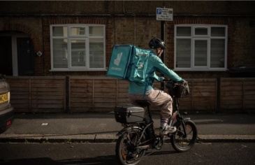 Thạc sĩ, kỹ sư làm shipper 'nô lệ' tại Anh Thạc sĩ, kỹ sư làm shipper 'nô lệ' tại Anh