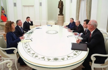 Ông Putin họp với đặc phái viên Mỹ và con rể ông Trump