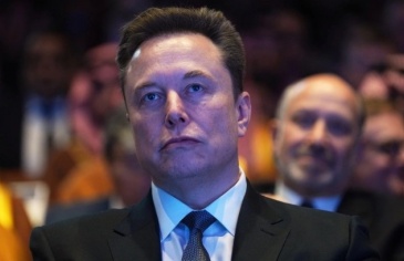 Elon Musk trở thành người đầu tiên trên thế giới có 700 tỷ USD