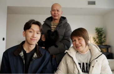 Lời hứa giúp bố mẹ nghỉ hưu sớm của chàng trai gốc Việt