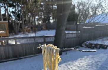 Video nĩa mì Ý lơ lửng giữa trời 'gây sốt'