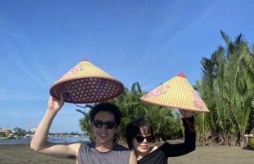 Chàng trai Canada 'bẻ lái cuộc đời' vì tình yêu với cô gái Việt