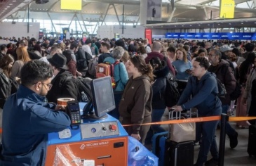 Kiếm tiền bằng nghề đứng xếp hàng thuê Kiếm tiền bằng nghề đứng xếp hàng thuê